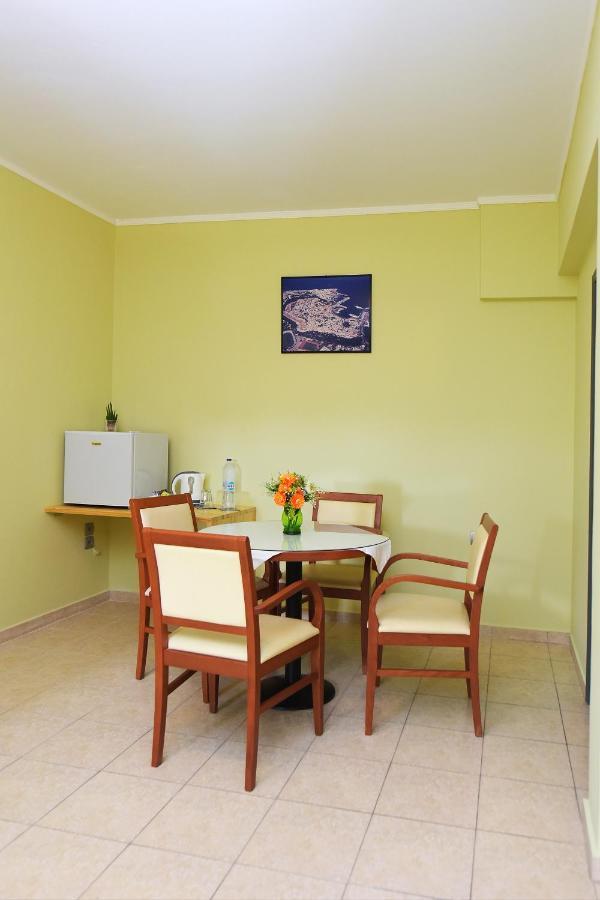 Aparthotel Esmeralda 3*